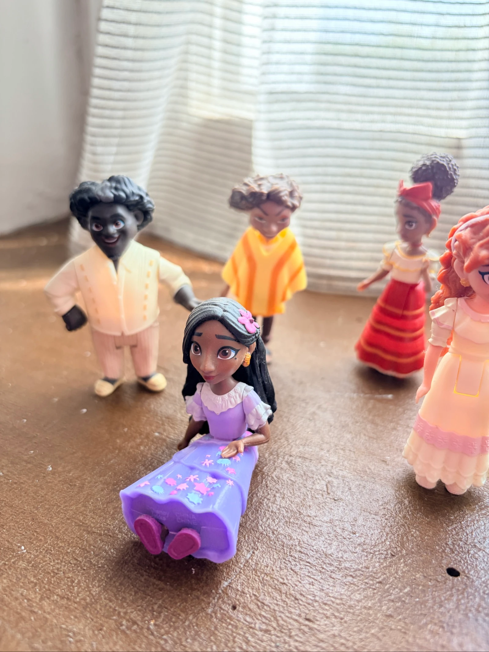 Lot de 7 figurines Disney Encanto  – photo 3